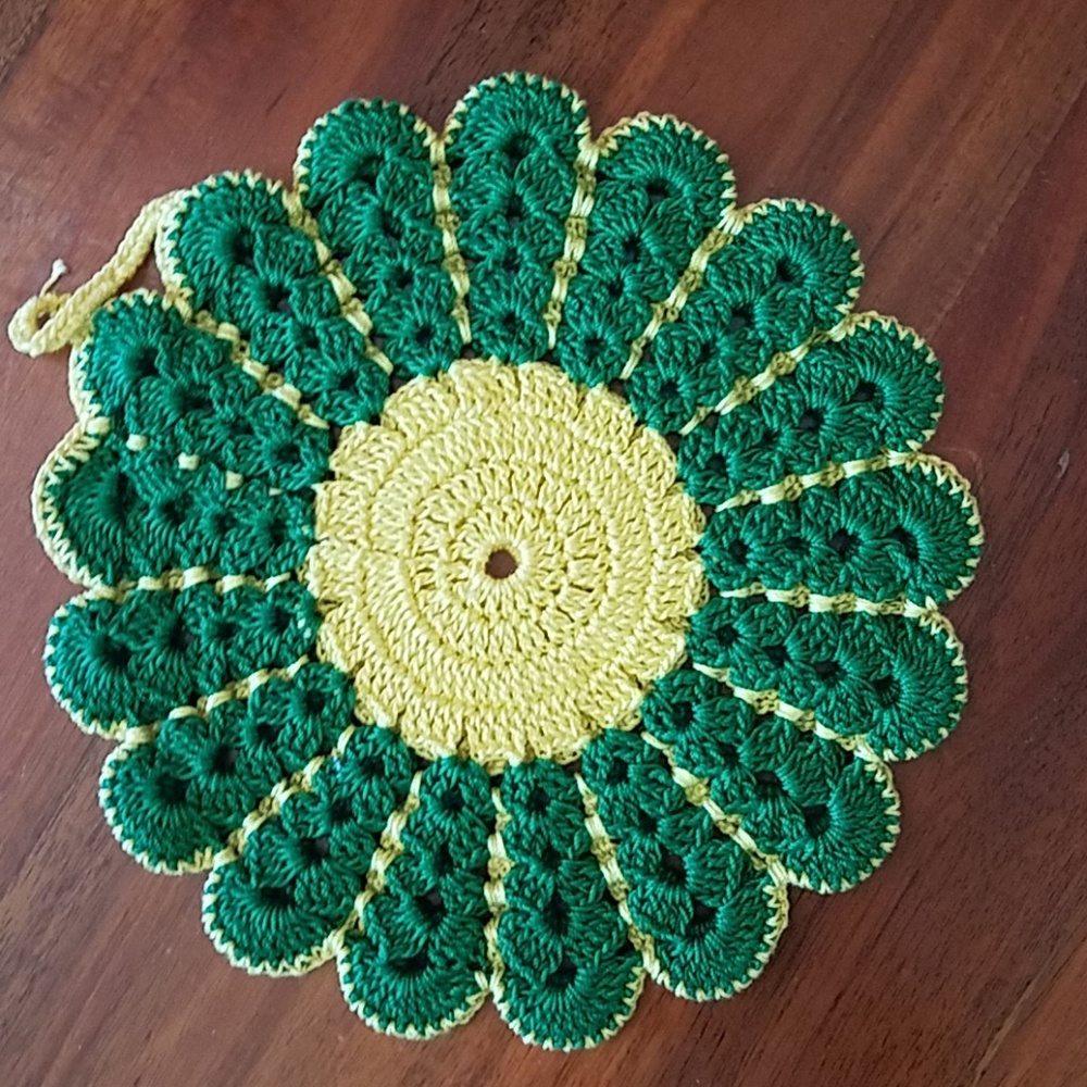 Pair of Hand Crocheted Hot Pads or Doilies - Picture 5 of 7